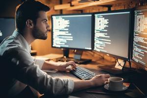 Sommige sectoren, zoals de IT, kampen met groeiende tekorten aan gekwalificeerd personeel. beeld iStock