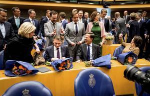 VVD en GroenLinks spannen in de huidige Kamerperiode de kroon met het aantal tussentijds vertrekkende parlementariërs. Foto: VVD-Kamerleden bij de installatie in maart 2017. beeld ANP, Bart Maat