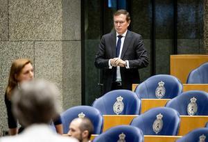 Minister Bruins voor aanvang van het debat. beeld ANP, Koen van Weel