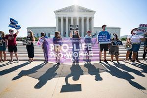 Anti-abortusprotest voor het Hooggerechtshof in Washington, maandag. beeld EPA