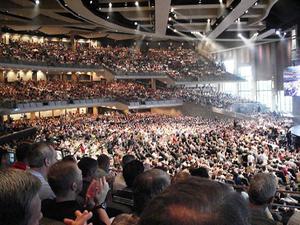 Een dienst in Willow Creek Church. beeld Hans Peter Jaeger