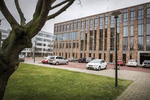 „Ook voor reformatorische scholen zal de eigen identiteit botsen met de basiswaarden die ze straks op last van de overheid zullen moeten uitdragen.” Foto: Driestar College in Leiden. beeld RD, Henk Visscher