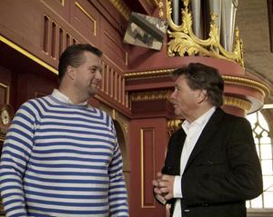 Pieter van der Ploeg (l.) in gesprek met Klaas Jan Mulder (2007). beeld Impresario Pieter van der Ploeg