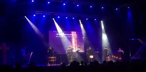 In de liturgie van Mozaiek0318 in Veenendaal speelt muziek een voorname rol. Foto: een doordeweekse cd-opname in De Basiliek, het gebouw waar ’s zondags de gemeente samenkomt. beeld Mozaiek0318
