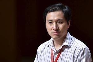 He Jiankui zei eind 2018 twee kinderen resistent te hebben gemaakt tegen aids. Dat blijkt nu op zijn best een halve waarheid te zijn. beeld AFP, Anthony Wallace