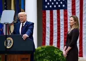 President Trump stelde Amy C. Barrett voor als kandidaat voor het hooggerechtshof. beeld Olivier DOULIERY / AFP