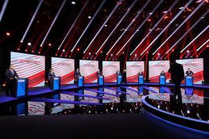 In Warschau werd woensdagavond nog een verkiezingsdebat gehouden. beeld EPA