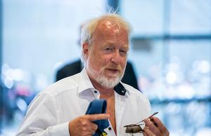 Jaap van Dissel van het RIVM komt aan op het provinciehuis voor een ingelast overleg van de voorzitters van de 25 veiligheidsregio's over mogelijk regionaal maatwerk tegen de verspreiding van het coronavirus. Beeld ANP, Jeroen Jumelet