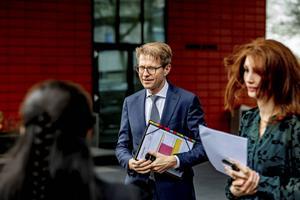 Slachtoffers van geweld in de jeugdzorg kregen vrijdag een toelichting op de schaderegeling van minister Dekker. beeld ANP, Robin Utrecht