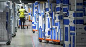 Distributiecentrum van Bol.com. De internetwinkel ligt onder vuur vanwege de verkoop van een ,,blasfemisch" stripboek. beeld ANP, Lex van Lieshout