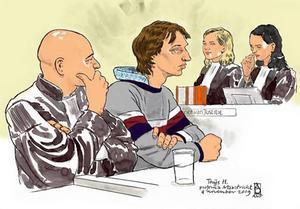Rechtbanktekening van Thijs H. tijdens de pro-formazitting in de rechtbank van Maastricht. De Hagenaar wordt verdacht van het doden van een vrouw in de Scheveningse Bosjes en van het doden van een vrouw en een man op de Brunssummerheide. Links advocaat Serge Weening, rechts officieren van justitie mr. Holthuis en mr. Gosen. beeld ANP, Aloys Oosterwijk
