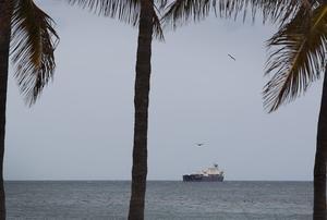 Olietanker voor de kust van Florida. beeld AFP