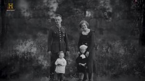 Pilecki met vrouw en kinderen, circa 1935. beeld familie Pilecki