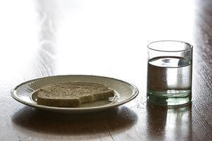 „De periode van veertig dagen heeft Bijbelse wortels. Ze is tijd van crisis, van inkeer en verootmoediging, waarin wordt gewacht op de daden van God. Zo bezien kan een beetje vasten ook voor gereformeerde protestanten geen kwaad.” beeld RD, Henk Visscher