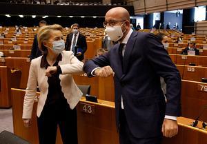 Voorzitter van de Europese Commissie Ursula von der Leyen (links) en voorzitter van de Europese Raad Charles Michel. beeld EPA