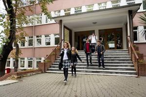 „De schoolgebouwen zijn er niet voor niets: ze bieden ruimte voor een leer- en leefgemeenschap van leraren en leerlingen.” beeld iStock