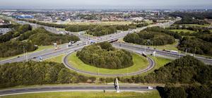 De herindeling van knooppunt Hoevelaken (foto) kan door de stikstof- en PFAS-problematiek een tot drie jaar vertraging oplopen. Hetzelfde geldt voor de verbreding van de Ring Utrecht. beeld ANP, Sem van der Wal