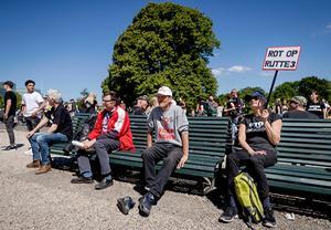 Actievoerders zijn bijeengekomen op de Koekamp in Den Haag in protest tegen de coronamaatregelen. beeld ANP