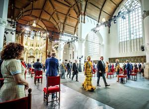 Koning Willem-Alexander en koningin Máxima verlaten de kerk nadat de troonrede is voorgelezen. beeld ANP, Remko de Waal
