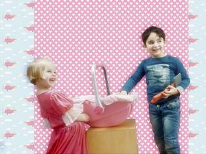 De auteur gebruikt het verhaal van twee buurkinderen en laat –regelmatig met humor– kennismaken met thema’s​ rond seksualiteit beeld Sjaak Verboom