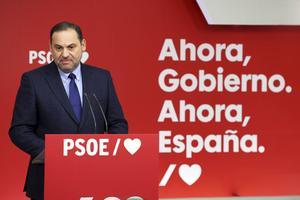 PSOE-woordvoerder Abalos probeerde dinsdag de politieke schade van de uitspraak in de fraudezaak te beperken. beeld EPA, Javier Lizon