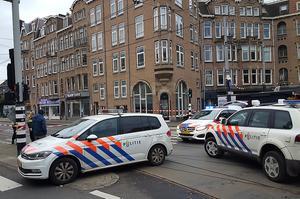e politie heeft de Amstelveenseweg bij het koosjer-restaurant HaCarmel afgezet. beeld ANP
