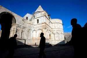 Het Klooster van Sint-Taddeüs, ook bekend als de Zwarte Kerk, in Chaldoran in het noordwesten van Iran. beeld EPA, Abedin Taherkenareh