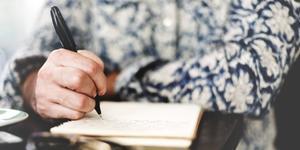 Lang niet iedereen schrijft zijn levensverhaal op. Toch dragen we allemaal dat verhaal bij ons en leven we ermee. beeld iStock