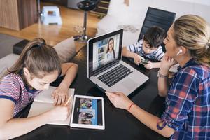 „Het taboe dat je pas meetelt als je volledig aan de arbeidsmarkt deelneemt of ál je dromen kunt najagen, moet doorbroken worden.” beeld iStock