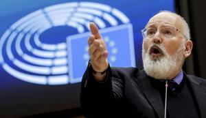De EU denkt de komende tien jaar 1 biljoen euro te investeren in de energietransitie. Foto: Eurocommissaris Timmermans presenteerde vorige week woensdag Green Deal, een plan met klimaatmaatregelen. beeld EPA, Oliver Hoslet