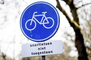 Het is dringen op het fietspad. beeld ANP, Robin van Lonkhuijsen
