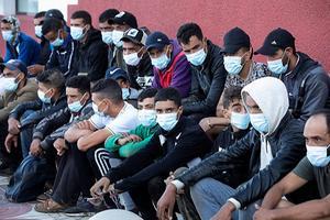 Migranten na aankomst op de Canarische Eilanden, dinsdag. beeld EPA, Quinque Curbelo