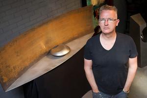 De Zwolse kunstenaar Ronald A. Westerhuis krijgt van Chinezen de vraag of hij ze mondkapjes kan leveren. beeld RD, Anton Dommerholt