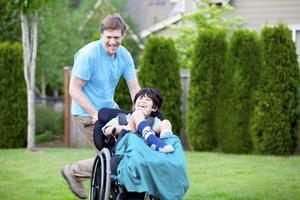 „Een basisinkomen is ook een erkenning en beloning van de maatschappelijke waarde van de mantelzorger.” beeld iStock