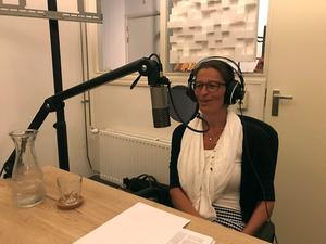 Rineke Heij van de NPV in de podcaststudio. beeld RD