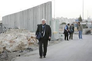 SGP-Europarlementariër Bas Belder hield in 2006 samen met andere EU-waarnemers toezicht op de Palestijnse verkiezingen. beeld Sjaak Verboom