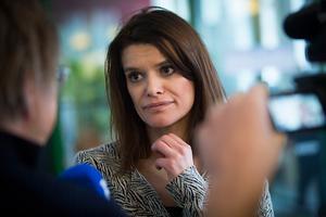 Staatssecretaris Barbara Visser van Defensie na een overleg met het bestuur van de provincie Zeeland, gemeente Vlissingen en het waterschap over de problemen rond de verhuizing van de marinierskazerne. beelde ANP