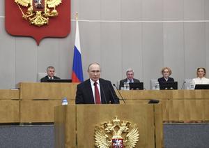De Russische president Vladimir Poetin hield dinsdag een toespraak voor de Doema. beeld EPA, Yuri Kochetkov
