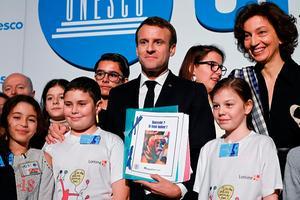 De Franse president Macron, woendag tijdens het Unesco Forum in Parijs. beeld AFP, Eric Feferberg
