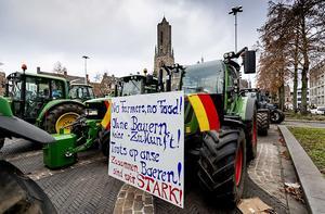 Bij het boerenprotest in Arnhem zijn ook boeren uit Duitsland aanwezig. beeld ANP