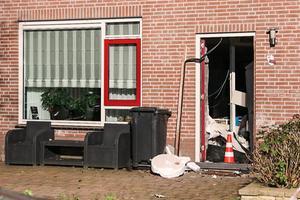 Flinke schade na explosie bij een woning aan de Golfoploop in Urk. beeld ANP