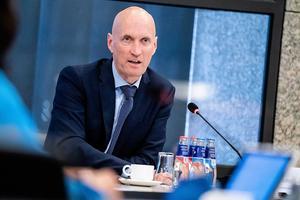 Voorzitter Ernst Kuipers van het Landelijk Netwerk Acute Zorg (LNAZ) tijdens een technische briefing in de Tweede Kamer over het coronavirus. beeld ANP, Bart Maat