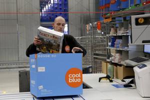 Vooral producten onder de 25 euro mogen klanten van webwinkels vaak houden als ze die willen terugsturen, bleek uit het FD. beeld ANP, Bas Czerwinski