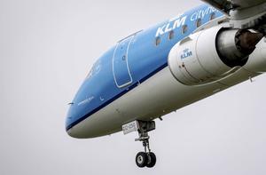 De toekomst van KLM hangt aan een zijden draadje. Pilotenvakbond VNV en minister Hoekstra ruziën over een loonoffer van piloten. Geen akkoord, geen steun, zegt Hoekstra. beeld ANP, Koen van Weel