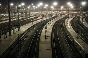 Lege perrons op Gare du Nord in Parijs, donderdag. beeld AFP, Joel Saget