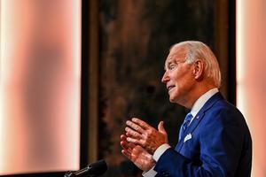 Joe Biden tijdens zijn Thanksgiving-toespraak. beeld AFP, Chandan Kanna