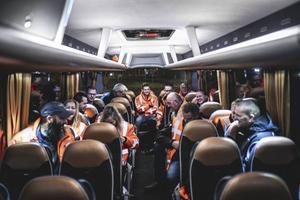 Vroeg de pendelbus in, op weg naar het Malieveld. beeld ANP, Siese Veenstra