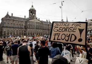 „Na de uit de hand gelopen demonstratie op de Dam in Amsterdam vermengden het coronadebat en het racismedebat zich op ingewikkelde wijze. beeld ANP, Sem van der Wal