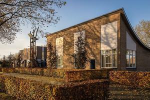 „De algemene regel is dat samenwerkingsgemeentes leven naar de kerkordes en besluiten van beide kerkverbanden.” Foto: In de Oenenburgkerk in Nunspeet werd in november de synode van de Christelijke Gereformeerde Kerken gehouden. beeld RD, Henk Visscher.