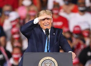 De Amerikaanse president Donald Trump gaat dinsdag rechtstreeks met zijn Democratische rivaal Joe Biden in debat. beeld AFP